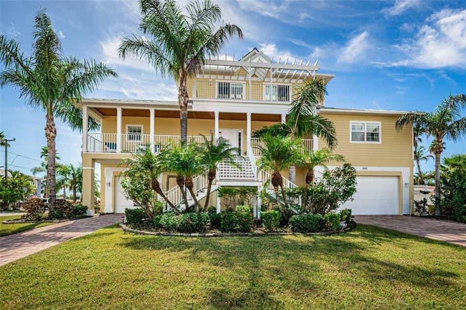 House in Madeira Beach, Florida 11144261