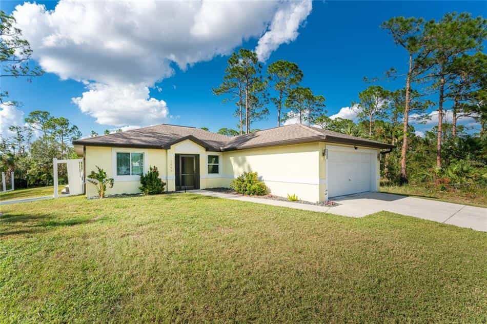 House in North Port, Florida 11144278