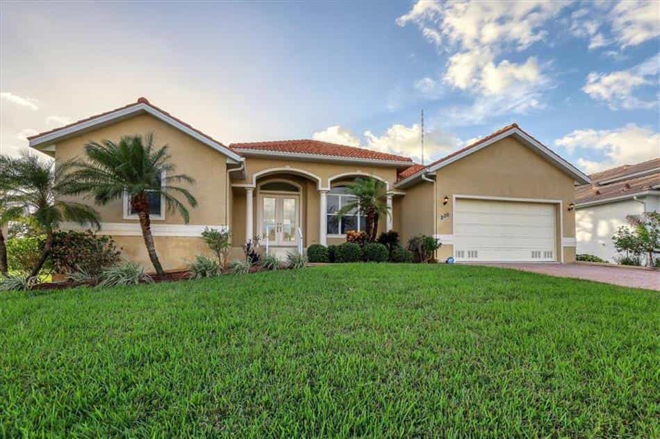 House in Cape Haze, Florida 11144328