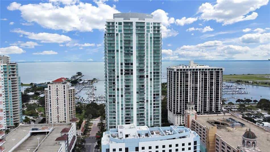 Condominium in St. Petersburg, Florida 11144386