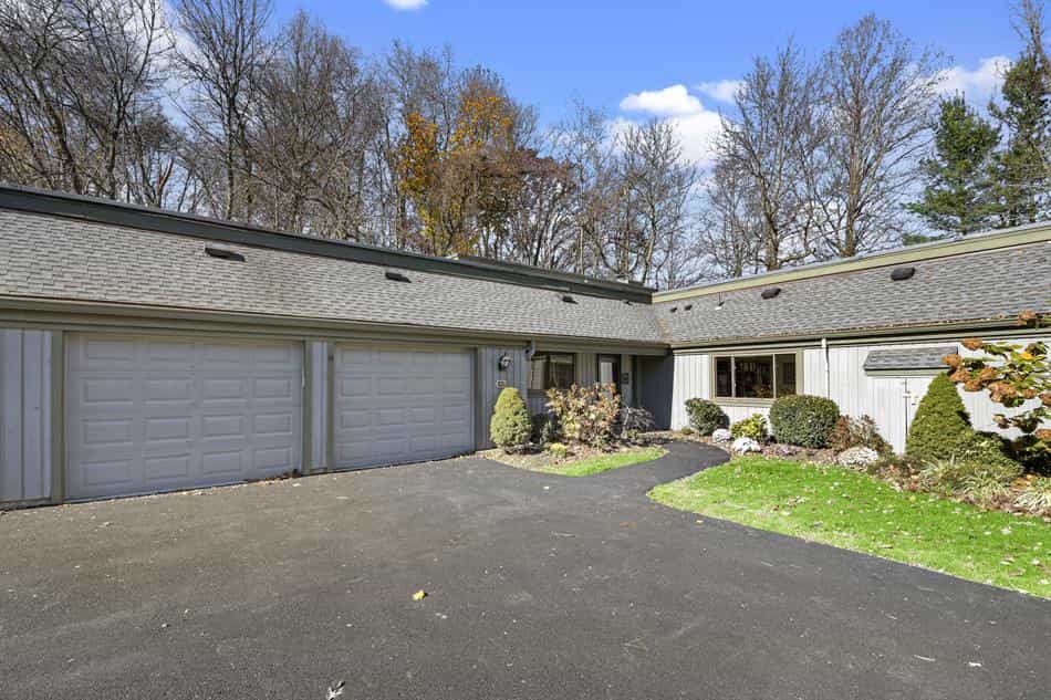 House in Heritage Hills, New York 11144489