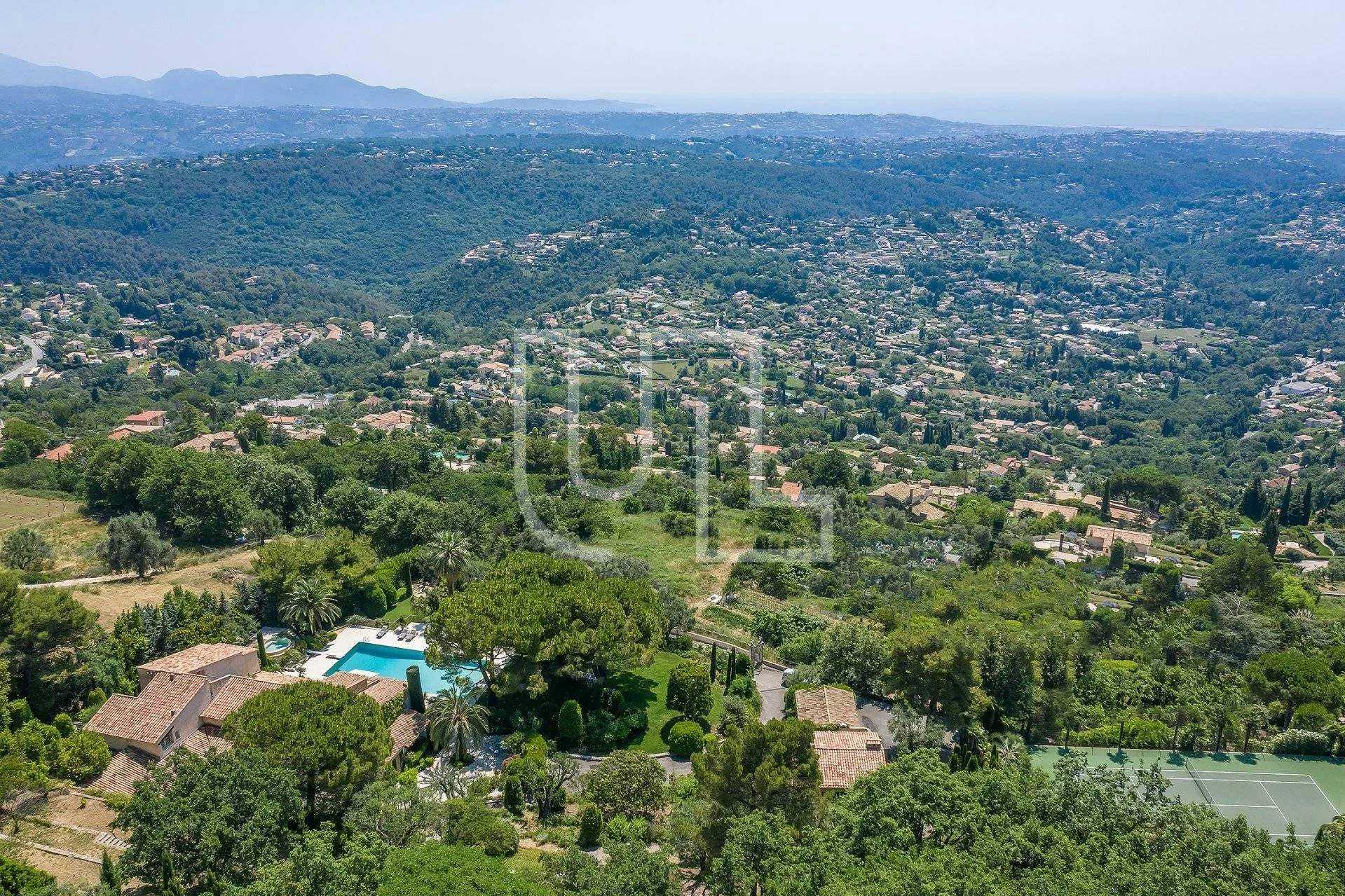 Talo sisään Vence, Provence-Alpes-Côte d'Azur 11144948