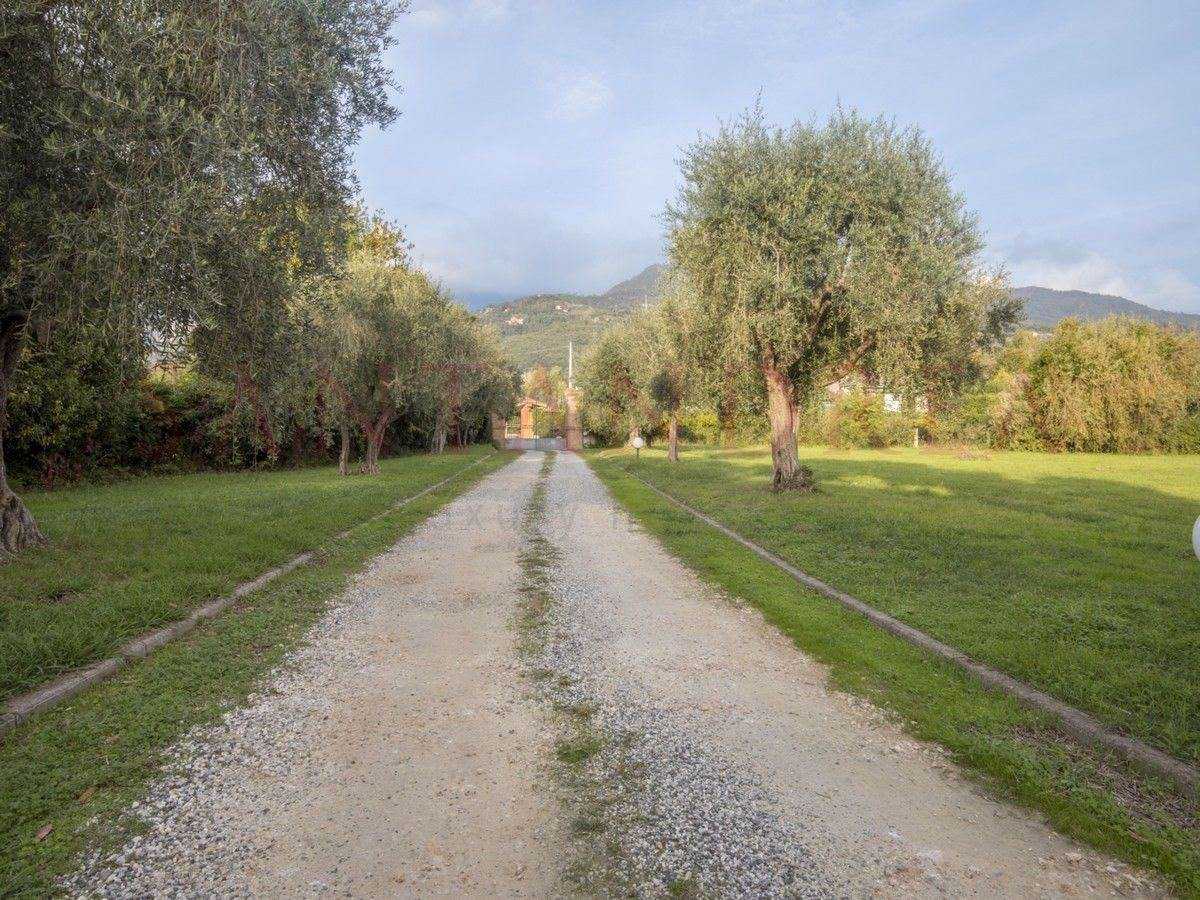 жилой дом в Capanne-Prato-Cinquale, Toscana 11145444