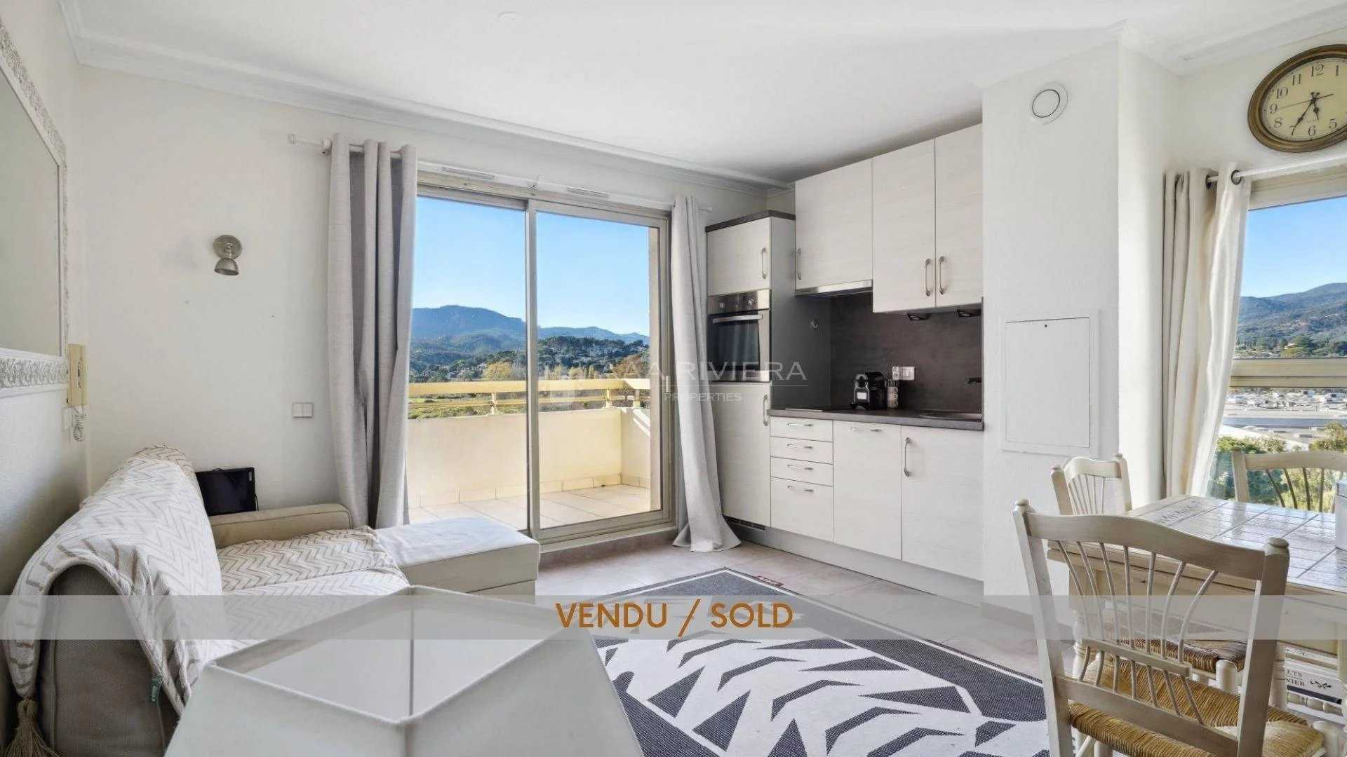 Condominium in La Napoule, Provence-Alpes-Côte d'Azur 11146003
