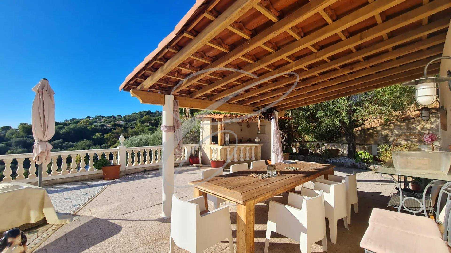 rumah dalam Roquebrune, Provence-Alpes-Côte d'Azur 11146045