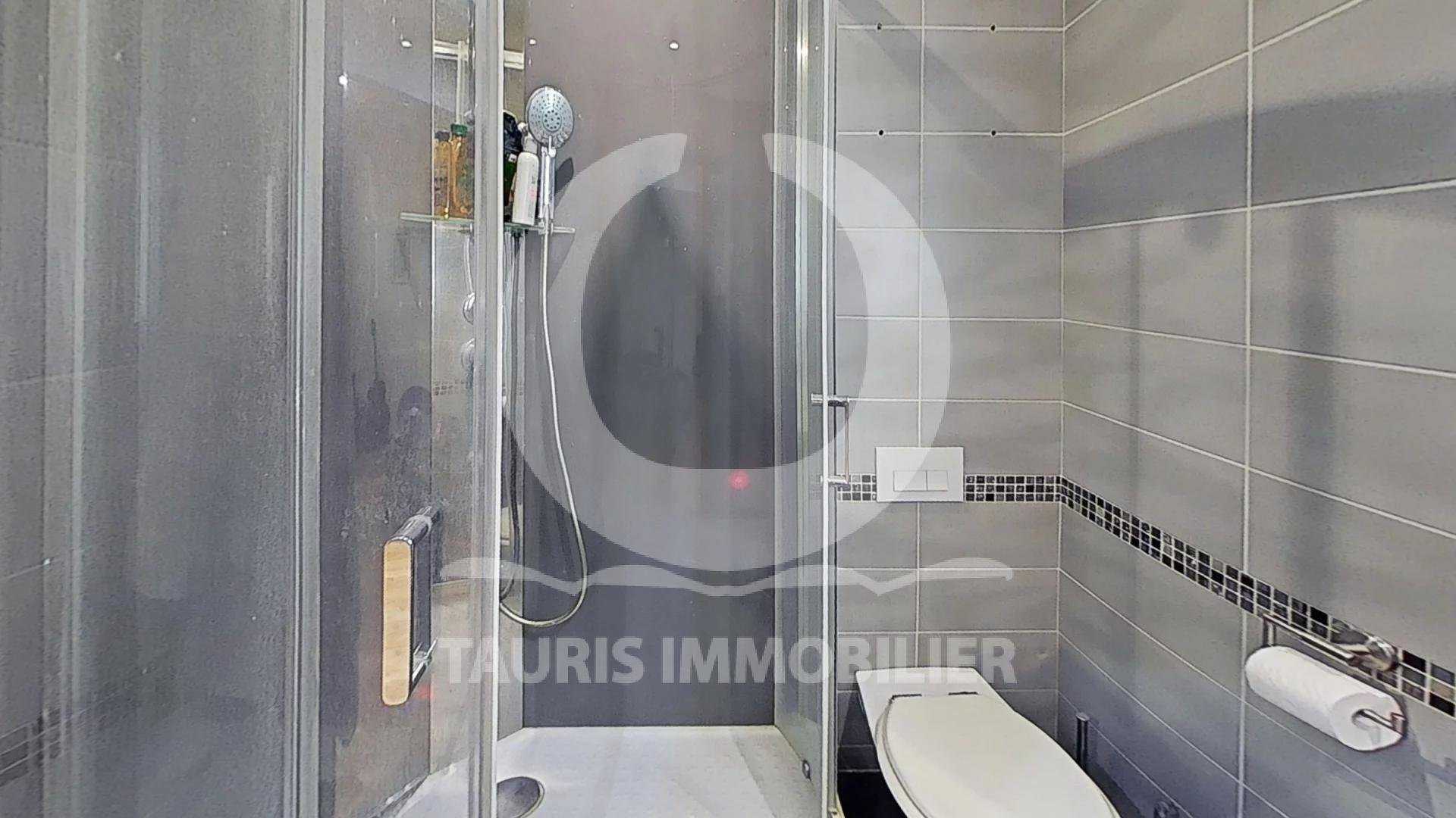 Condominium in Auriol, Bouches-du-Rhône 11146064