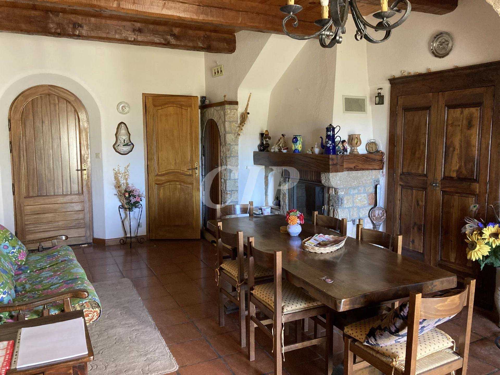 Hus i Regusse, Provence-Alpes-Cote d'Azur 11146501