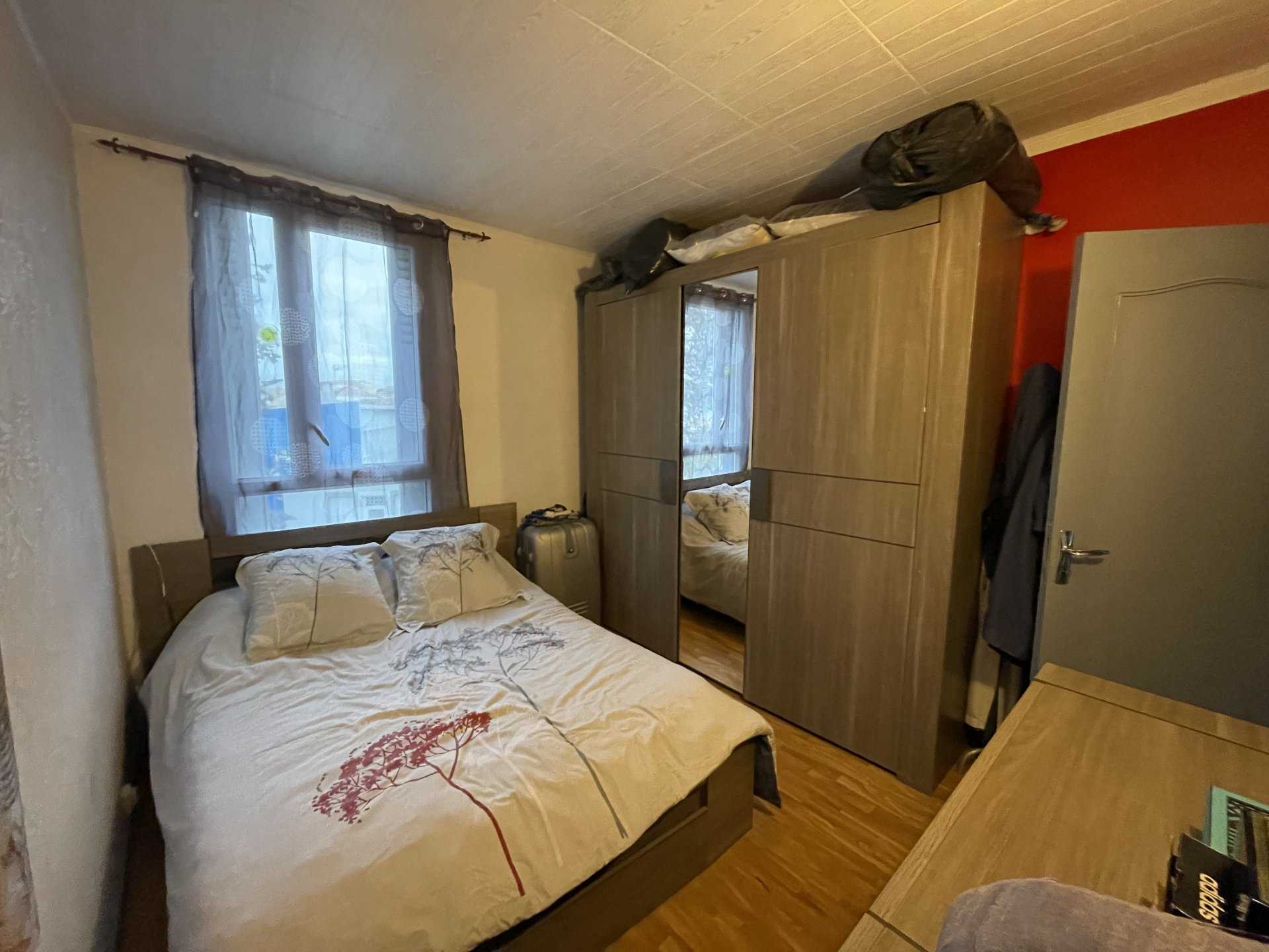 Condominium in Montelimar, Auvergne-Rhône-Alpes 11146506