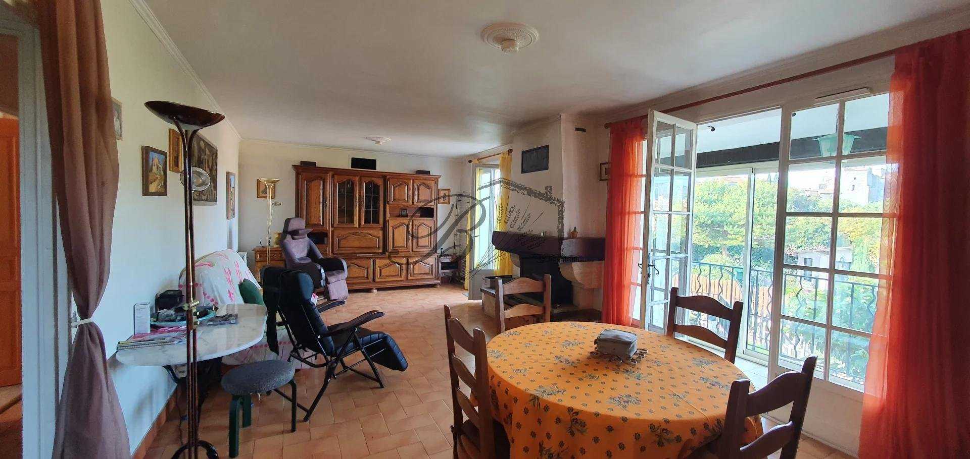 Talo sisään Grambois, Provence-Alpes-Cote d'Azur 11146533
