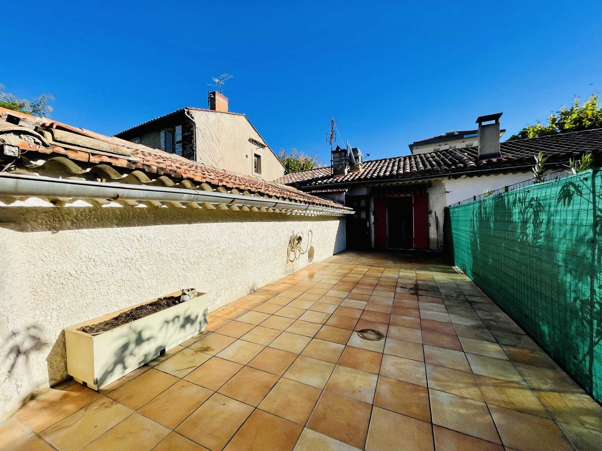 Other in Carpentras, Provence-Alpes-Cote d'Azur 11147778
