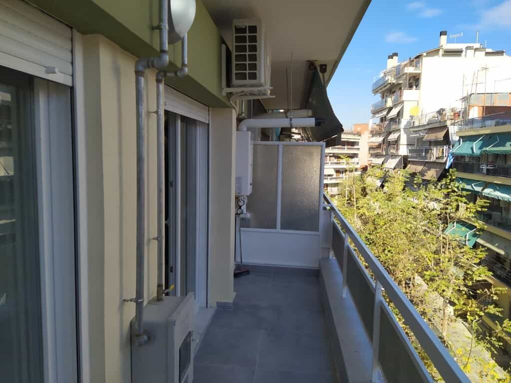 Condominium dans Thessaloniki,  11150287