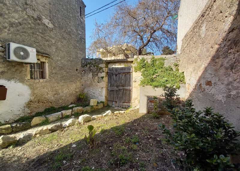 House in Chania,  11152232