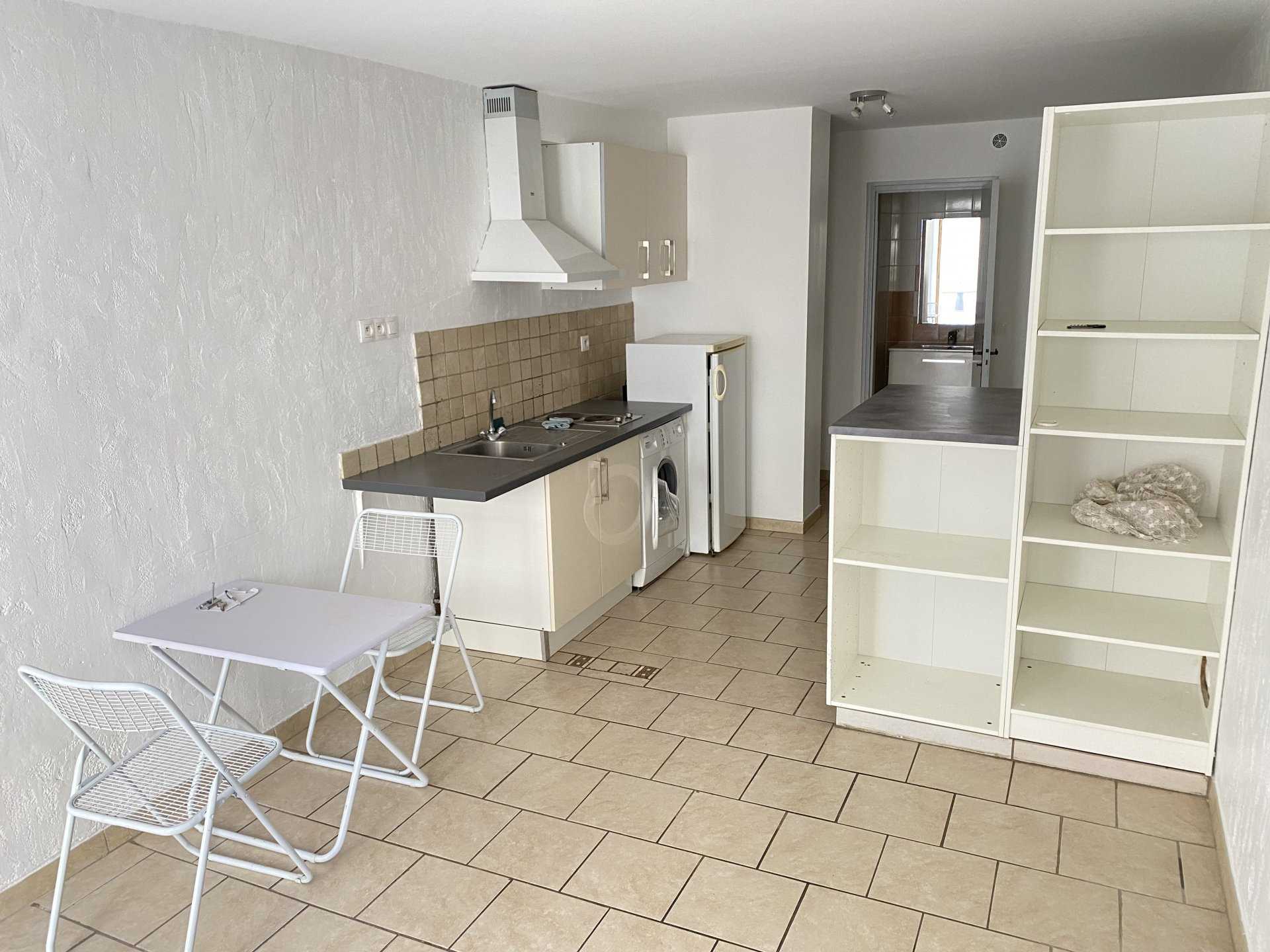 Other in Gardanne, Provence-Alpes-Cote d'Azur 11153752