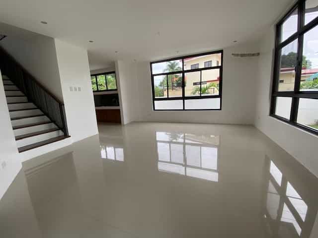 House in Alabang Hills Village, Rizal 11155694