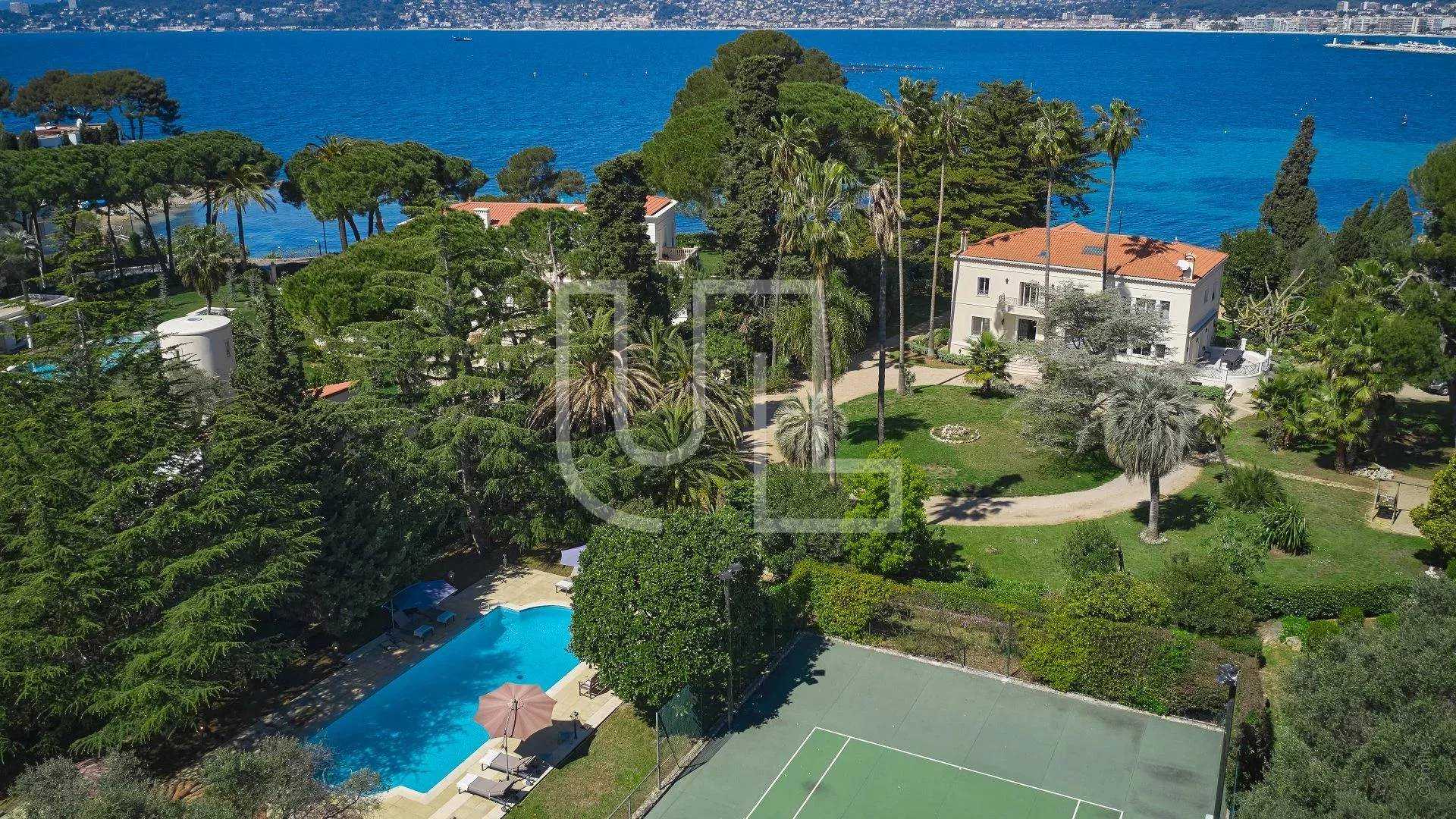 жилой дом в Antibes, Provence-Alpes-Côte d'Azur 11159683
