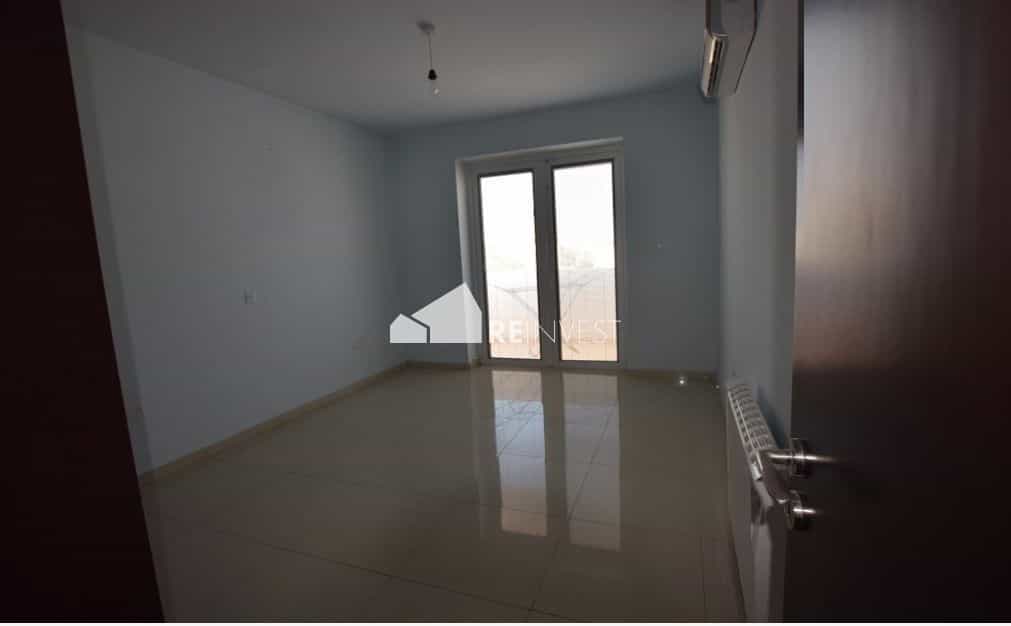 Condominium in Dromolaxia, Larnaka 11159703