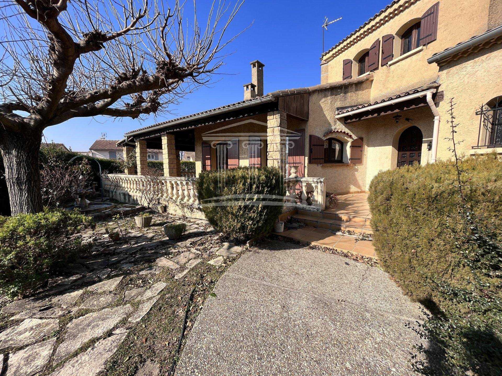 rumah dalam Le Pontet, Provence-Alpes-Côte d'Azur 11159916