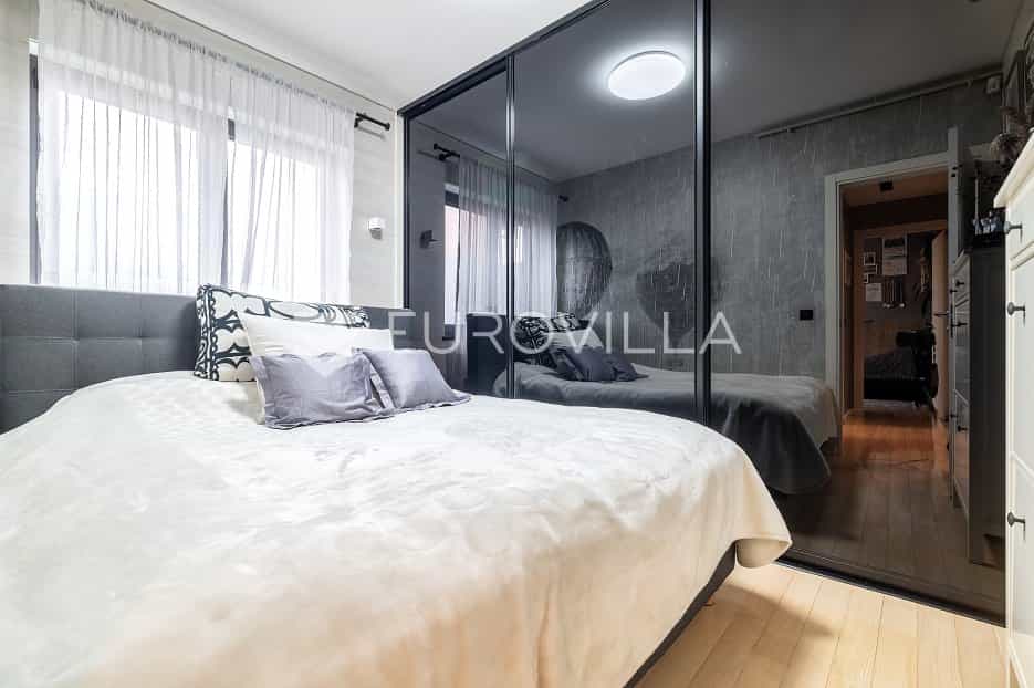 Condominium in Zagreb,  11160109