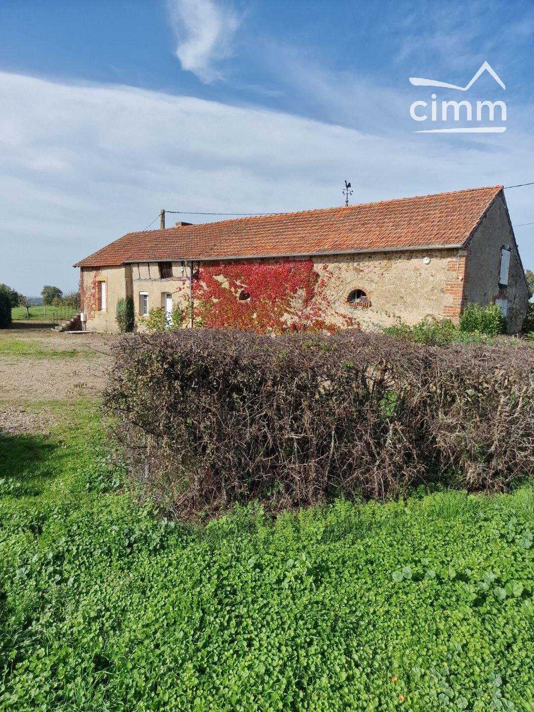 بيت في Chalmoux, Bourgogne-Franche-Comte 11160810