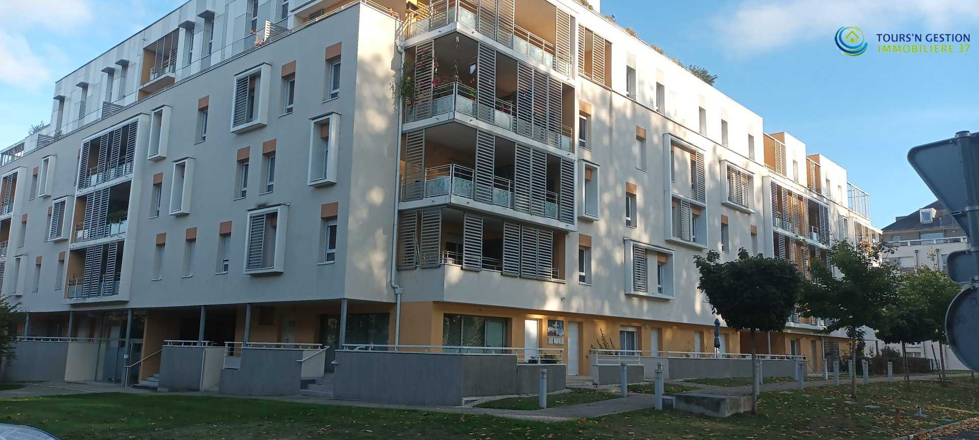 Condominium in Saint-Avertin, Centre-Val de Loire 11160814