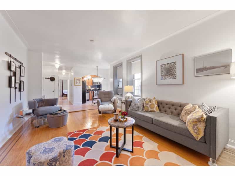 公寓 在 Brooklyn Manor, 紐約 11160925