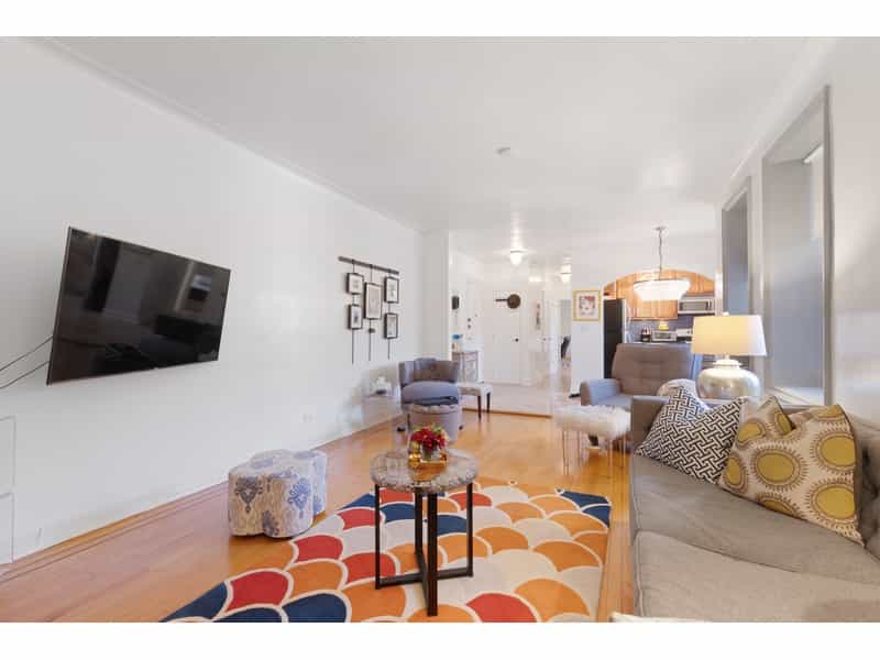 公寓 在 Brooklyn Manor, 紐約 11160925