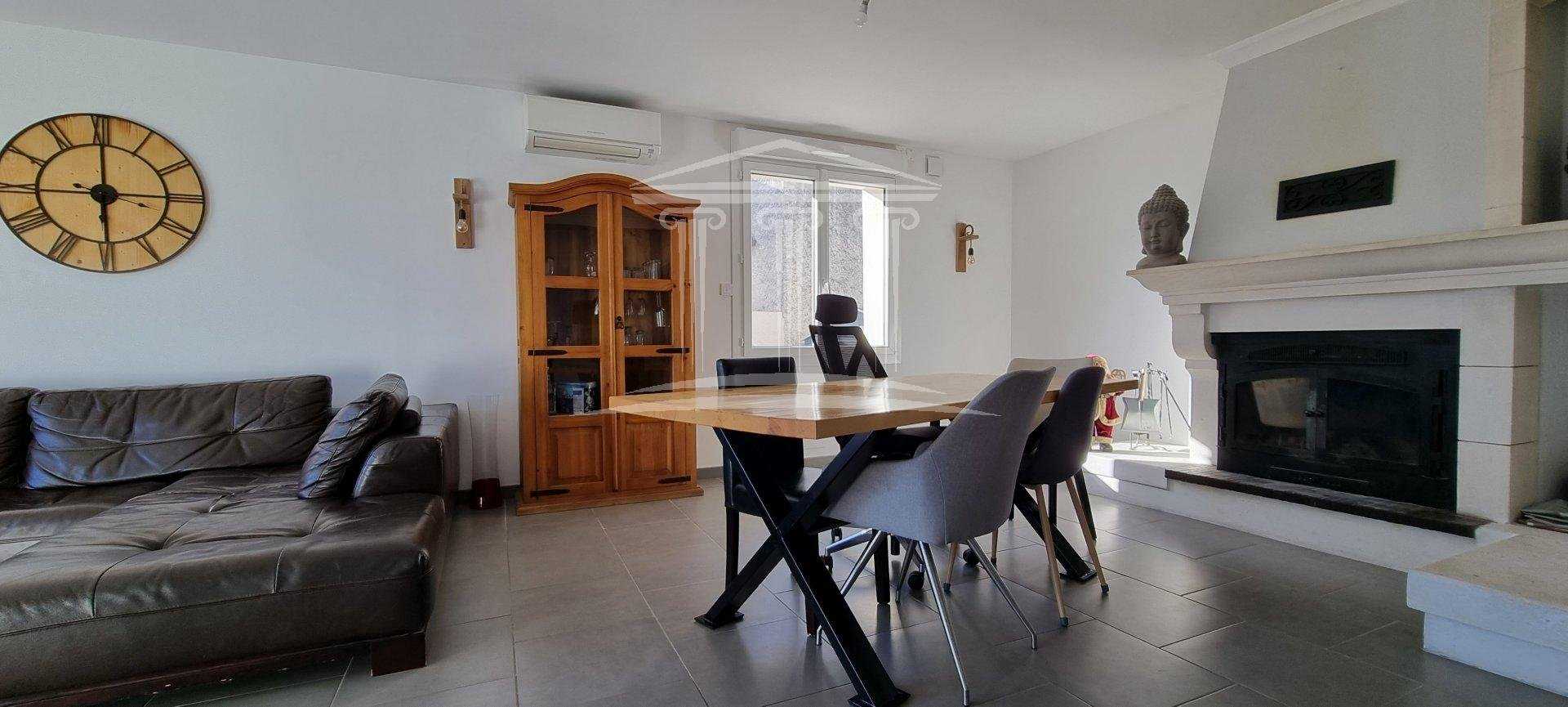 بيت في Sorgues, Provence-Alpes-Cote d'Azur 11161344