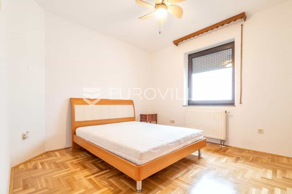 Condominium in Sesvete, Grad Zagreb 11161467