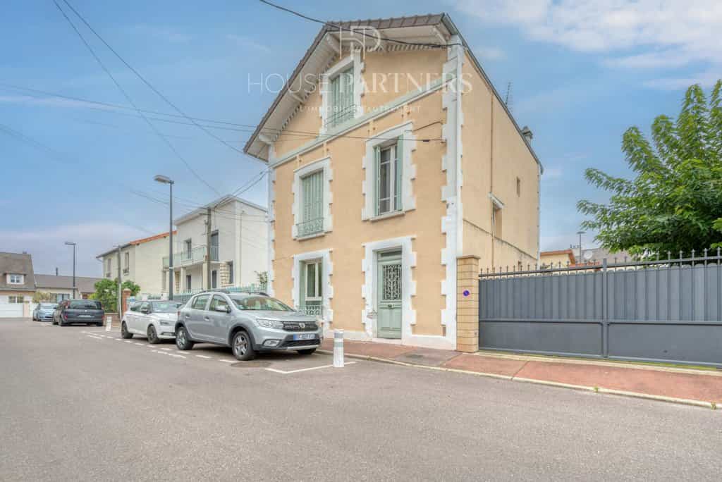 Condominio nel Rueil-Malmaison, Hauts-de-Seine 11161525