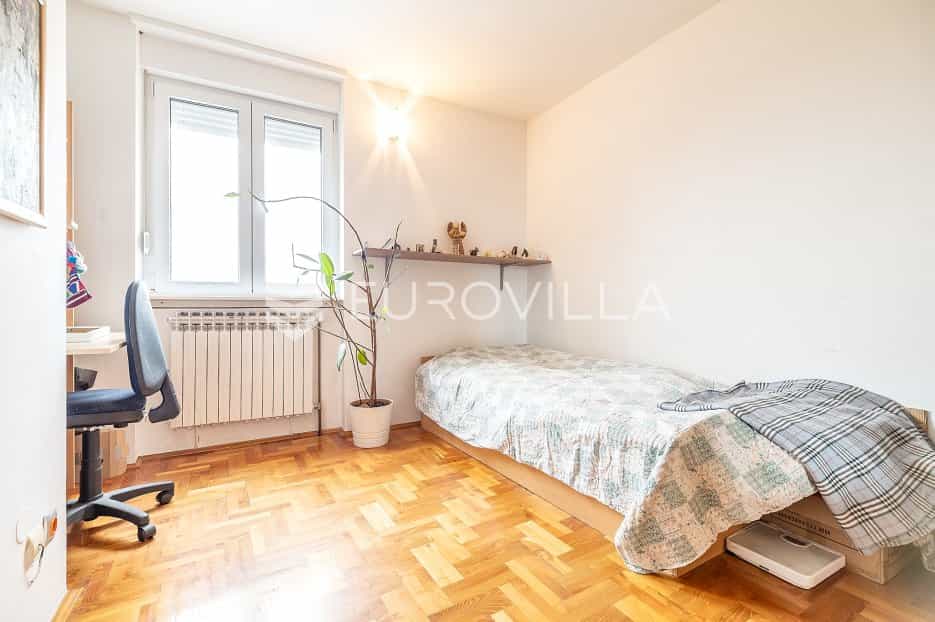 Condominium in Sesvete, Grad Zagreb 11161554