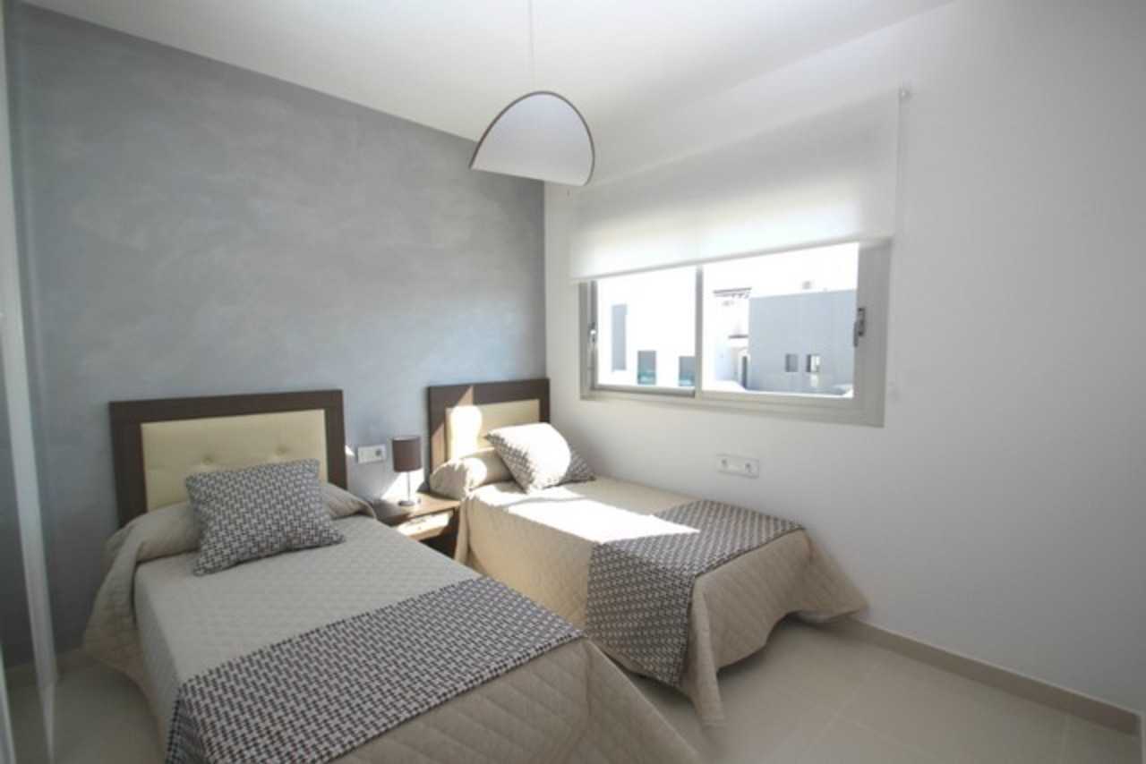 公寓 在 Torrevieja, 巴倫西亞 11164809