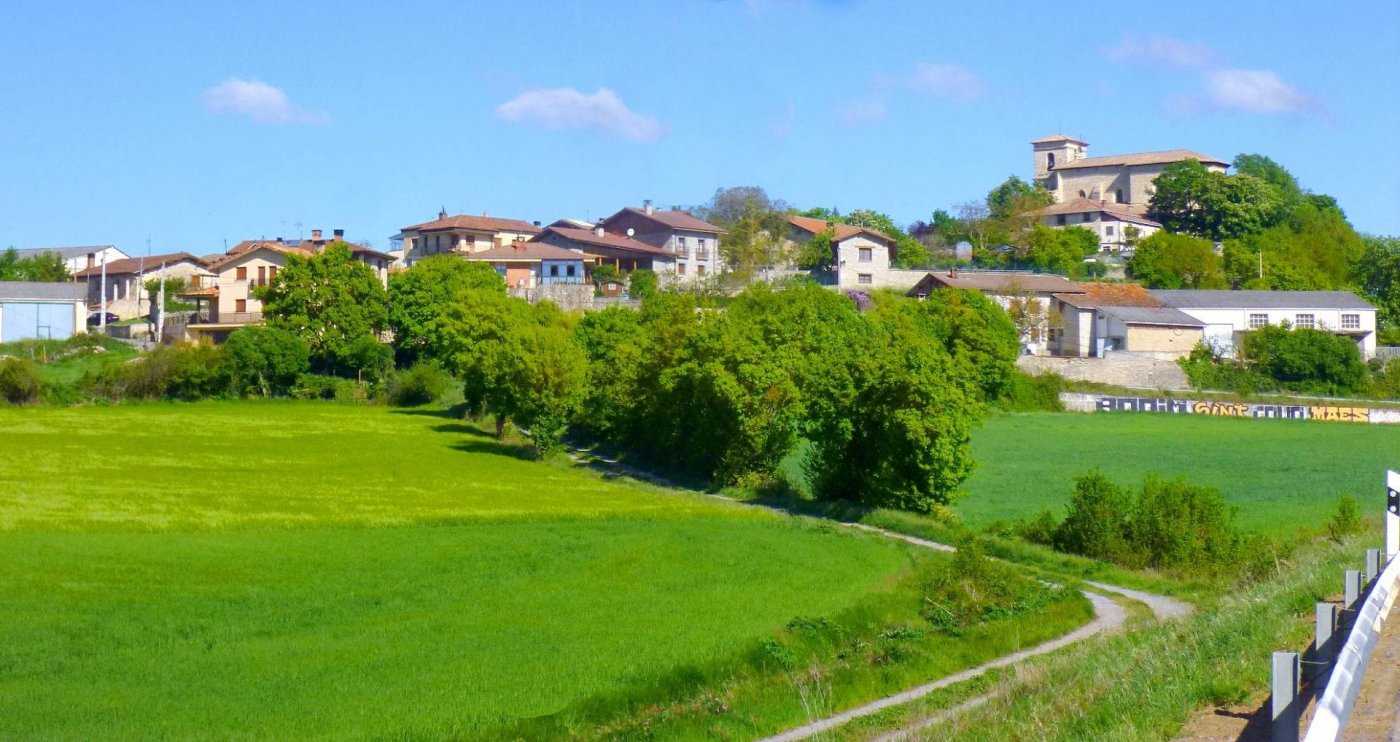 Terre dans Estarrona, pays Basque 11172035