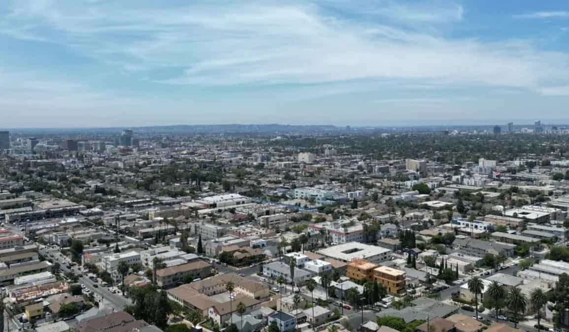 Residential in Los Angeles, 4454 Clinton Street 11173369