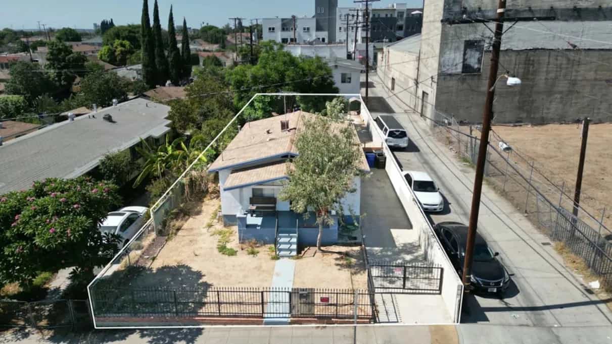 Residential in Los Angeles, 925 South Brannick Avenue 11173372