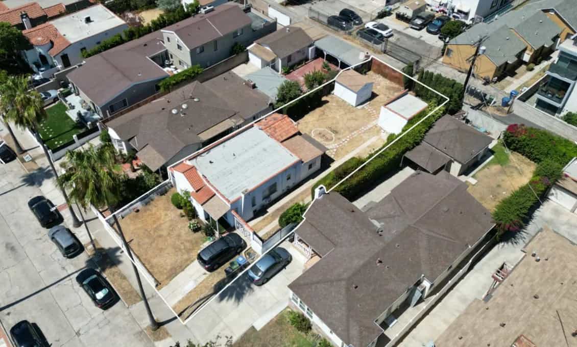 Residential in Los Angeles, 1507 South Orange Drive 11173374