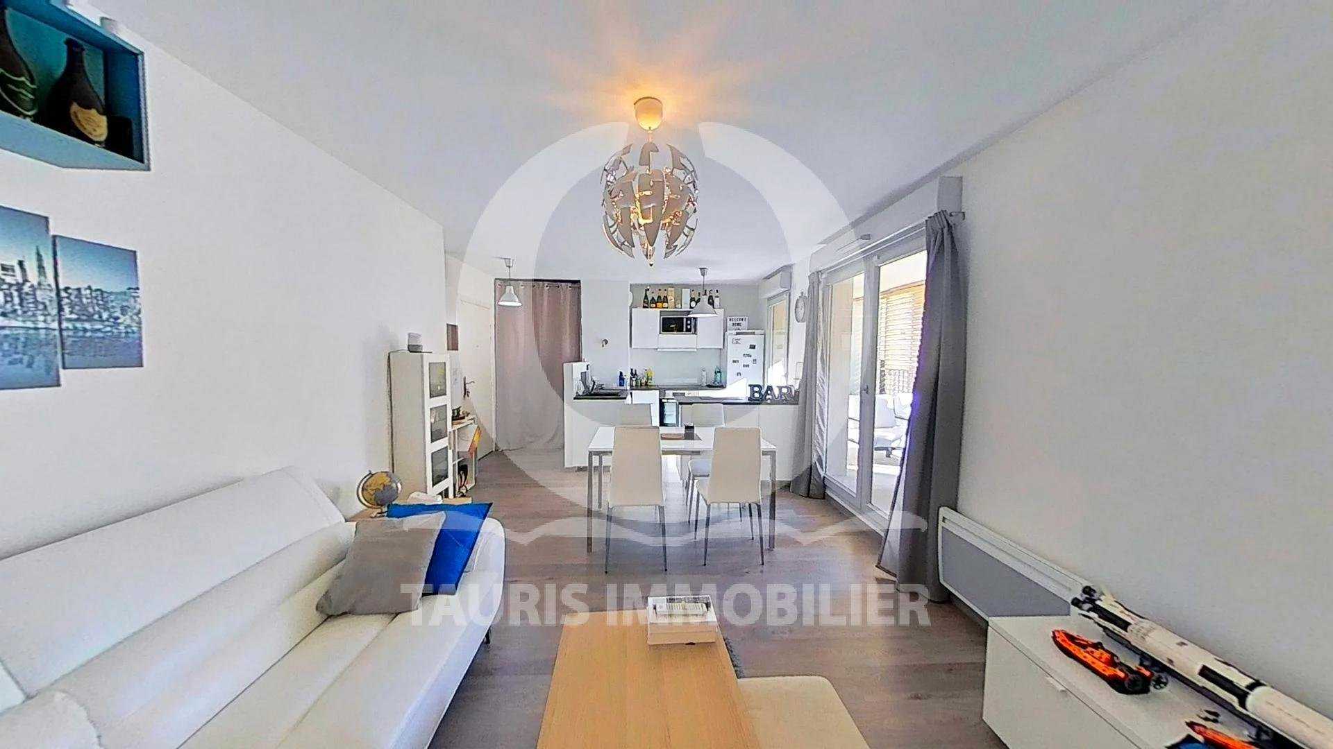 Condominium in La Pomme, Provence-Alpes-Cote d'Azur 11173708