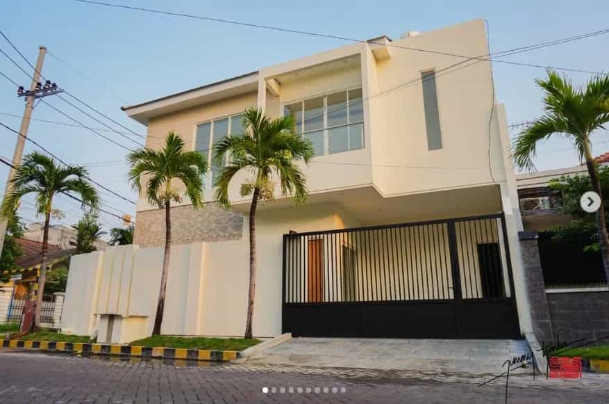 House in Embong, Jalan Sutorejo Selatan 11173933