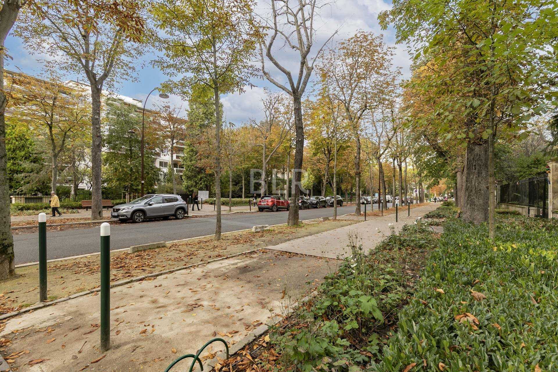 Condominium in Neuilly-sur-Seine, Hauts-de-Seine 11174202