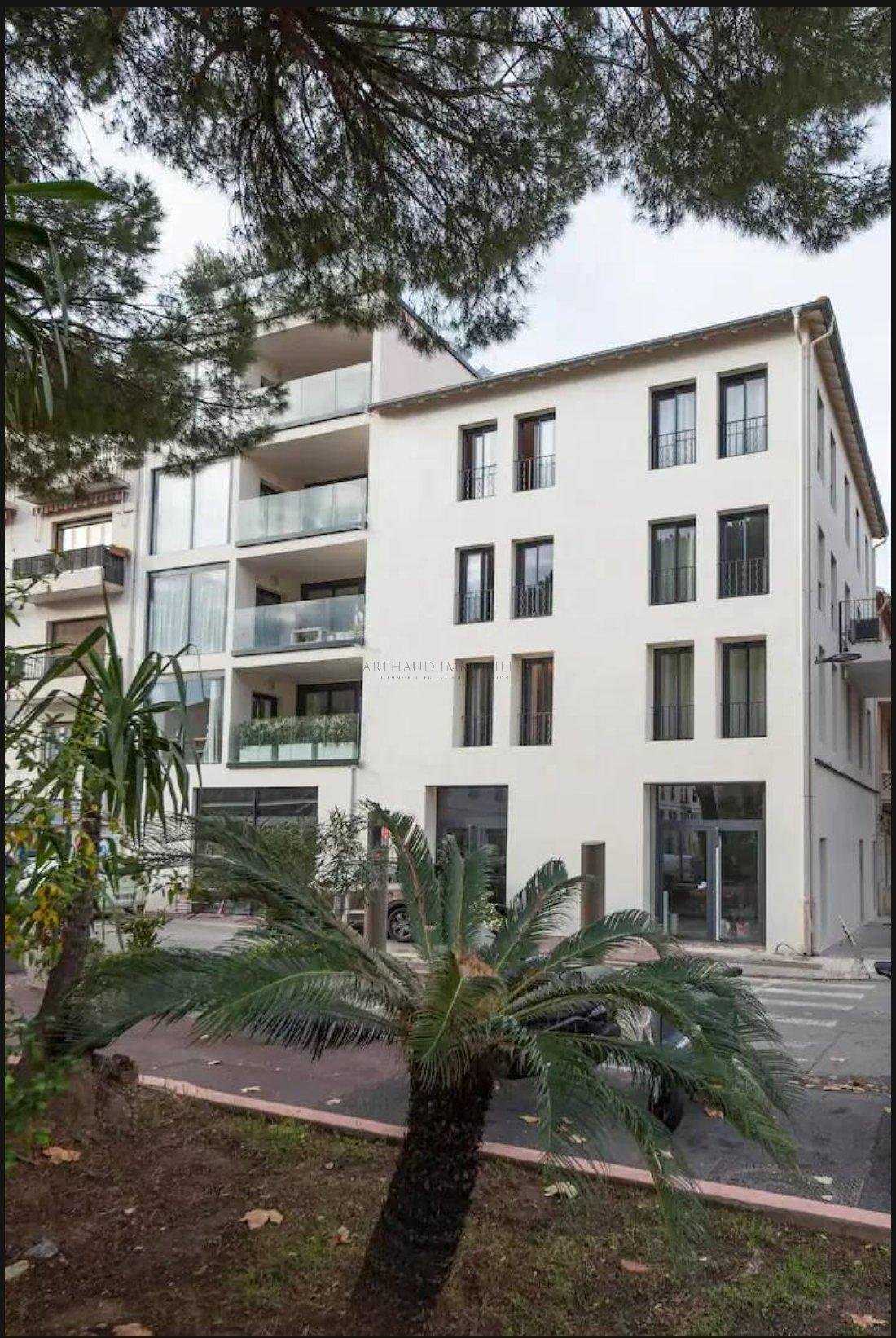 Condominium dans Antibes, Alpes-Maritimes 11174211