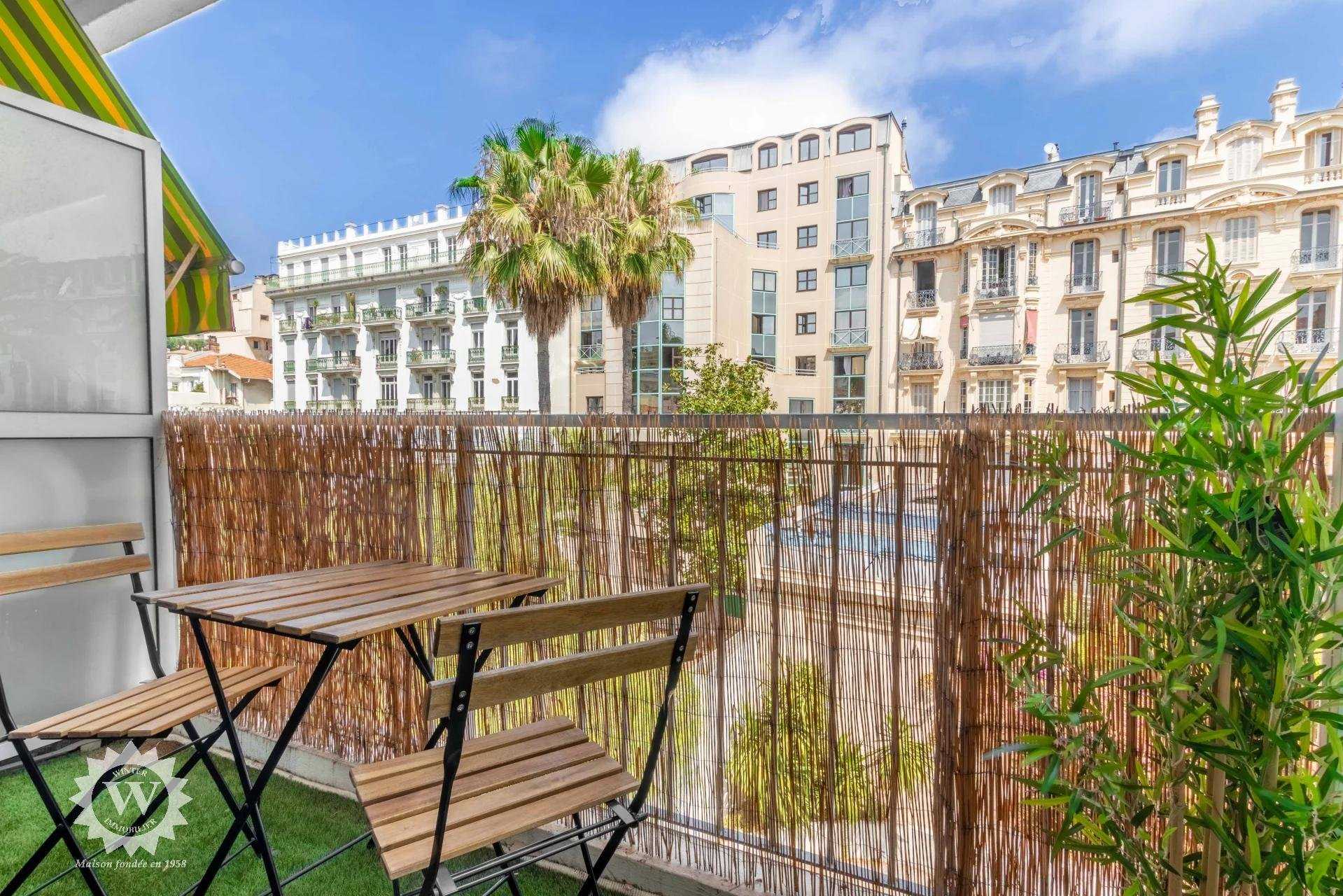 Condominium in Nice, Alpes-Maritimes 11175455