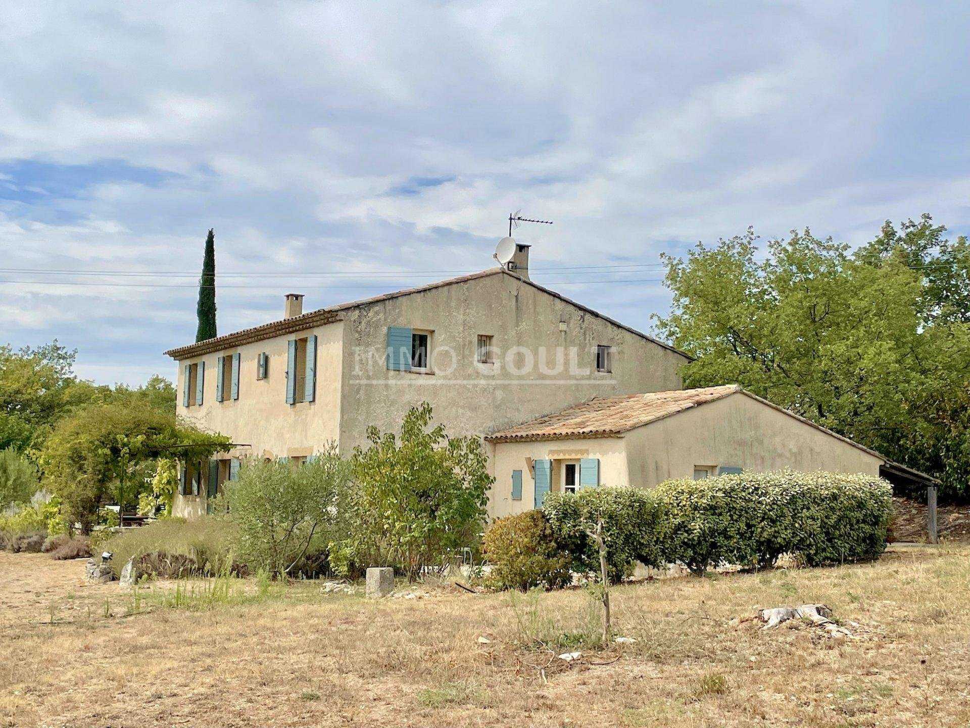 Talo sisään Lacoste, Provence-Alpes-Cote d'Azur 11175468