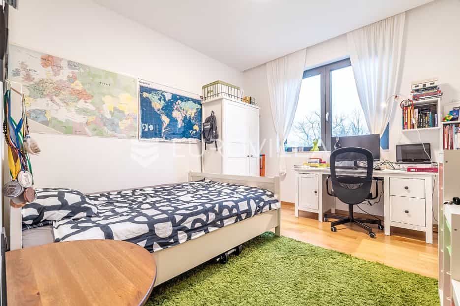Condominium in Zagreb,  11175518