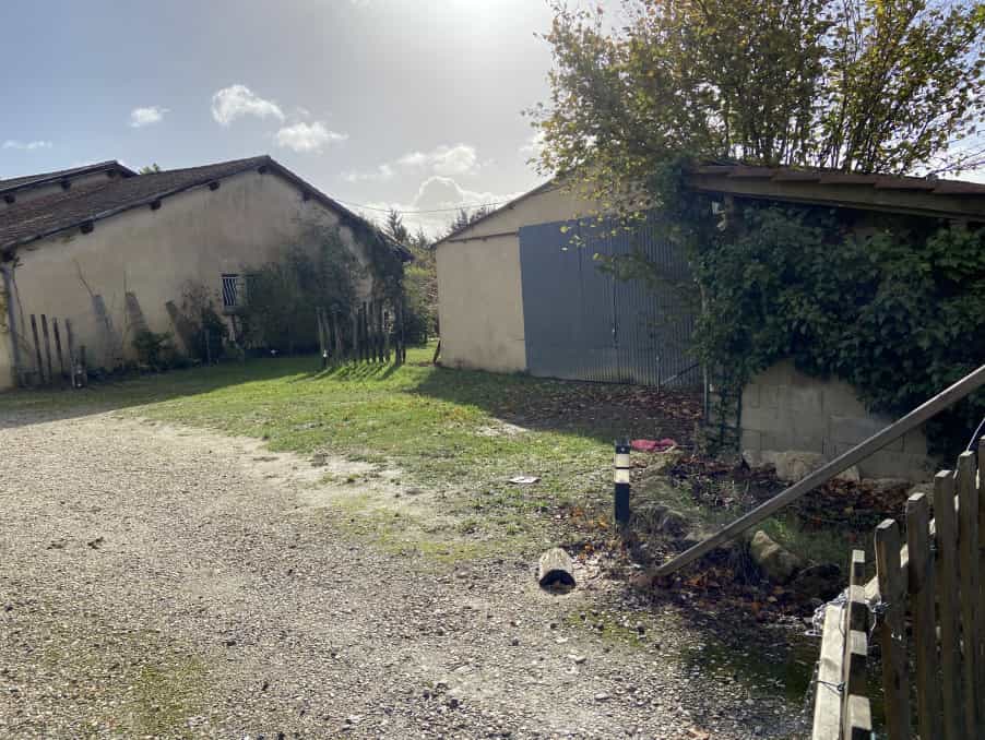 House in Saint-Barthelemy-d'Agenais, Nouvelle-Aquitaine 11176388