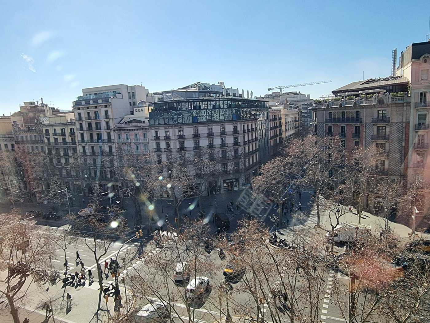 Tanah dalam Barcelona, Catalonia 11176560