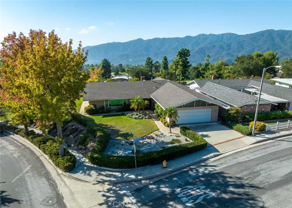 жилой дом в La Crescenta-Montrose, California 11177081