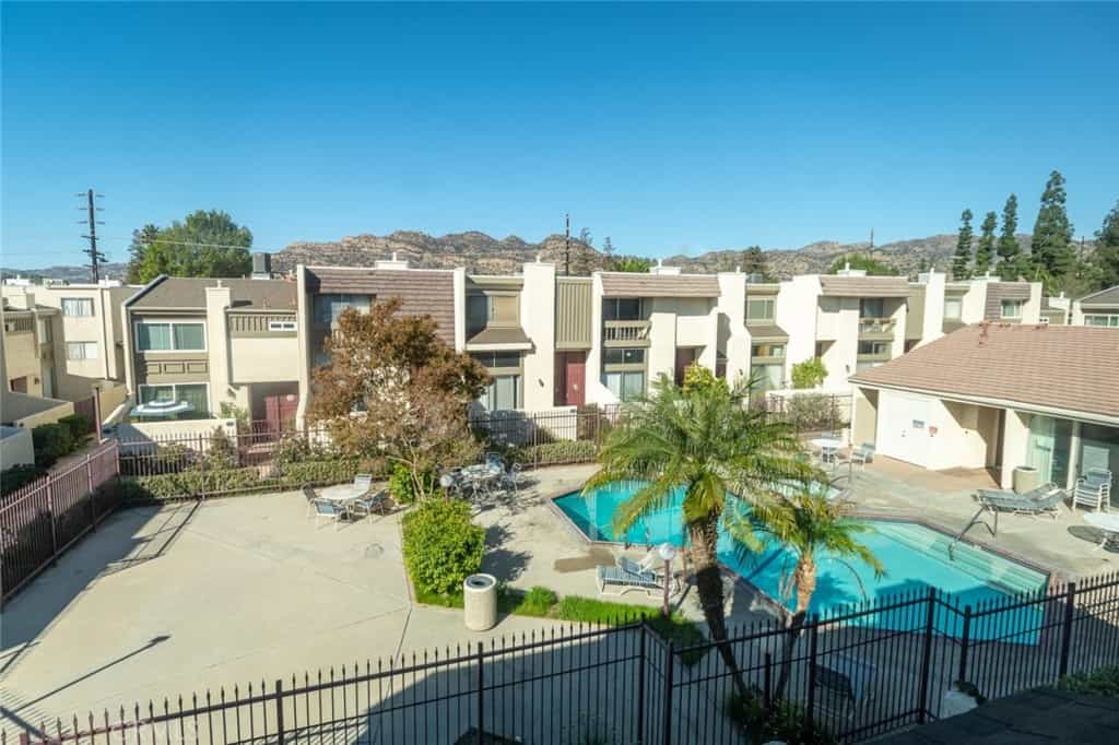 Condominium in Los Angeles, California 11177133