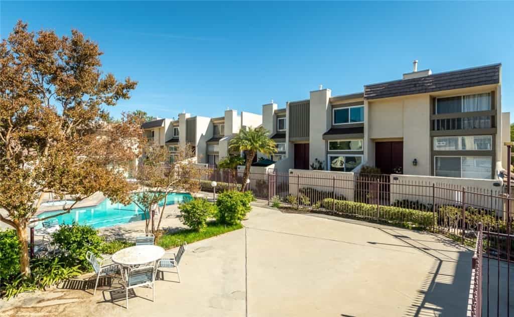 Condominium in Chatsworth Lake Manor, California 11177133