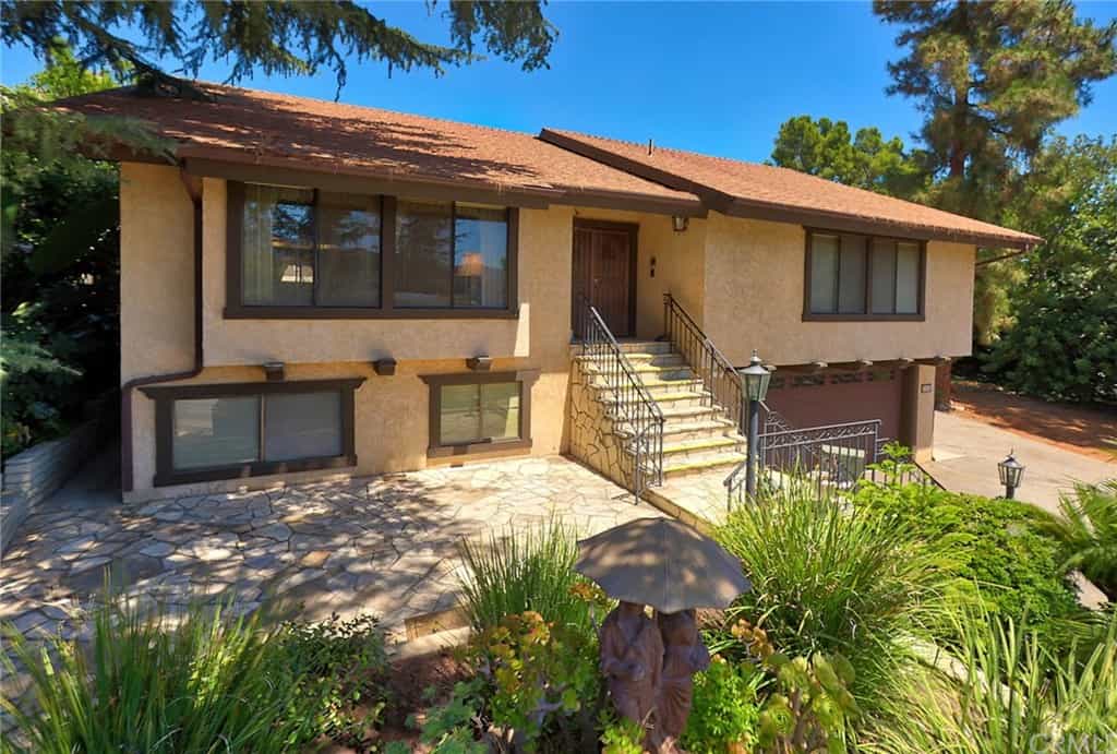 House in La Crescenta-Montrose, California 11177273