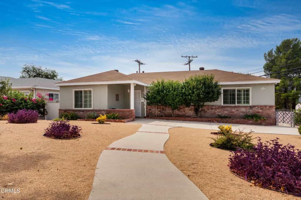 House in La Crescenta, California 11177395