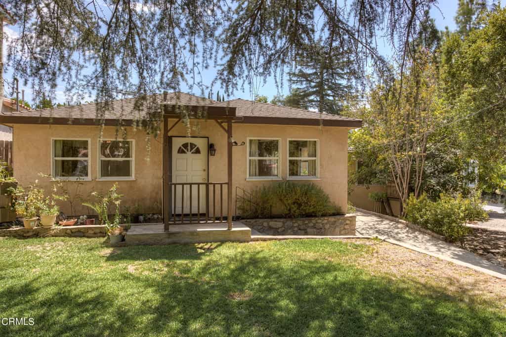 House in La Crescenta, California 11177425